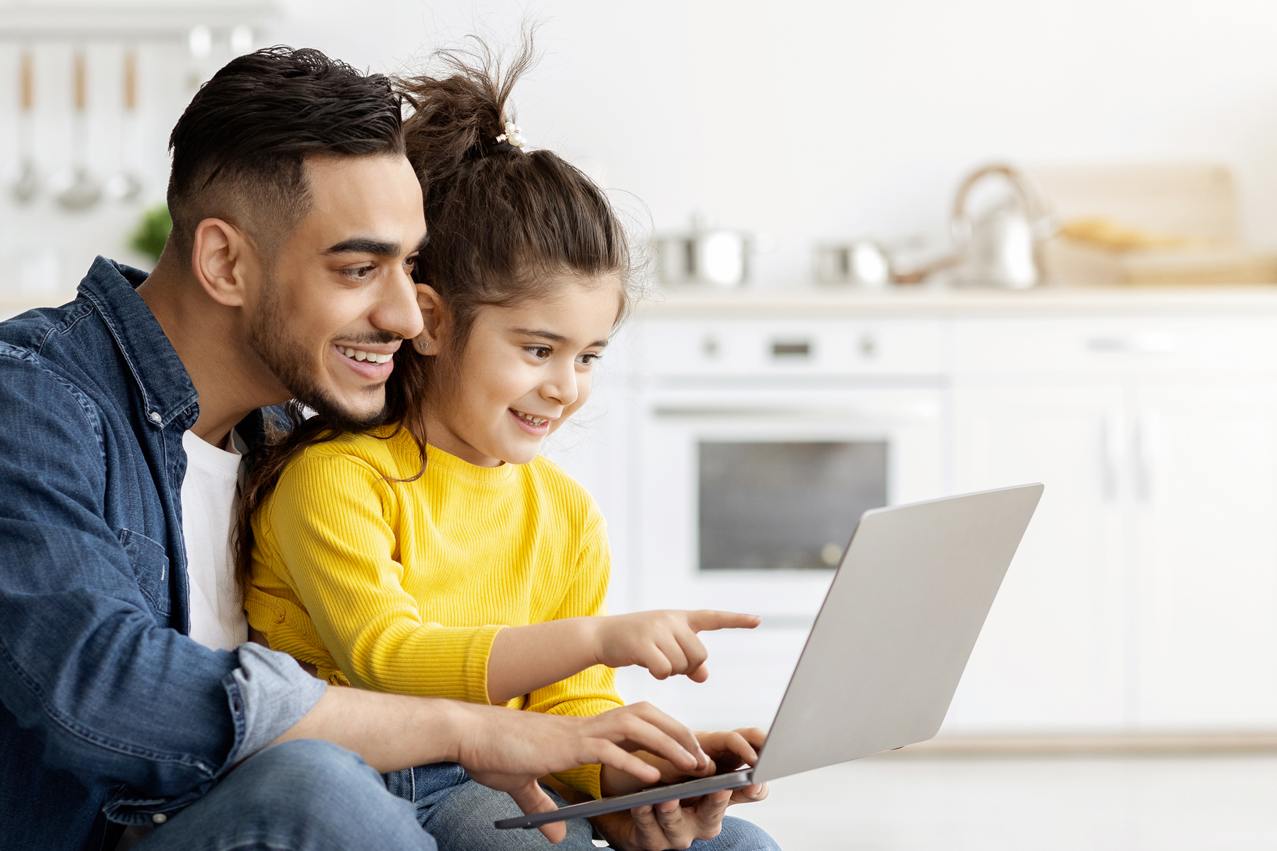 enfant_parent_ordinateur